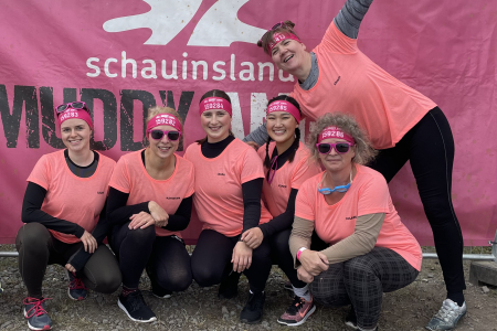 Teamomat: Sechs Läuferinnen beim Muddy Angel Run