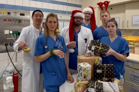 Teamomat: Team der Zentralen Notaufnahme feiert Weihnachten